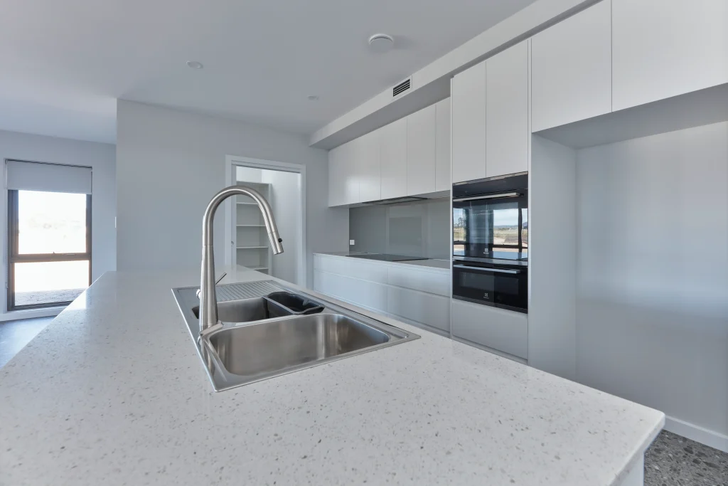 © DGP SM Building 81 Bishopsbourne 022